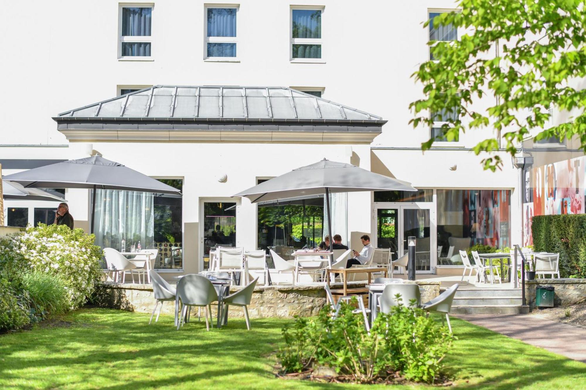 Hotel Mercure Chateau De Fontainebleau Exterior photo