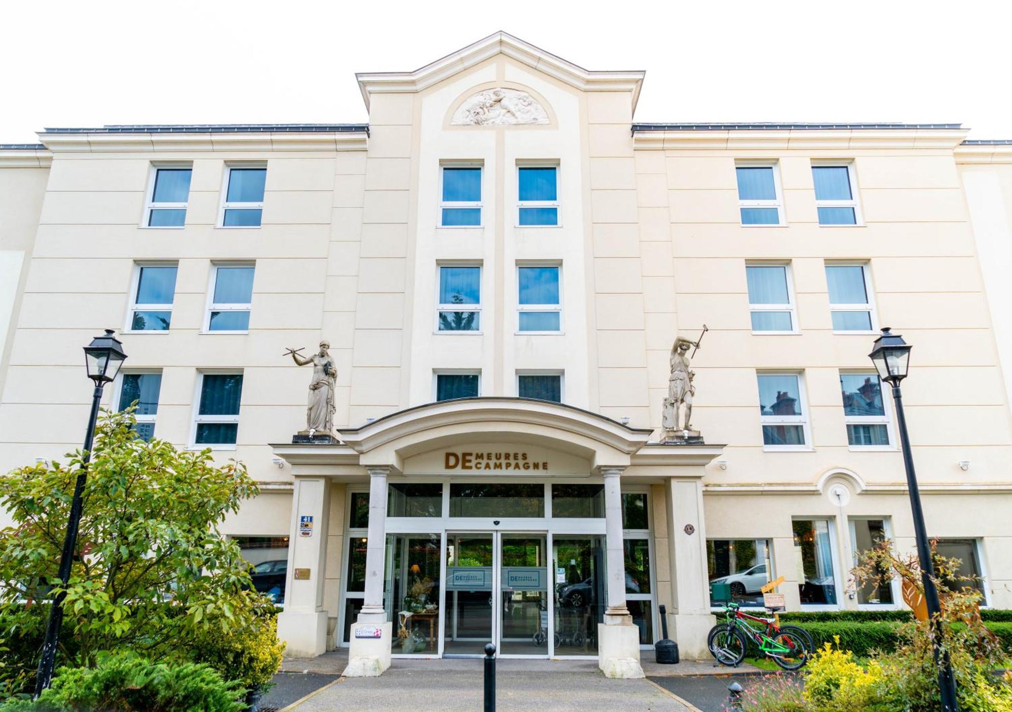 Hotel Mercure Chateau De Fontainebleau Exterior photo